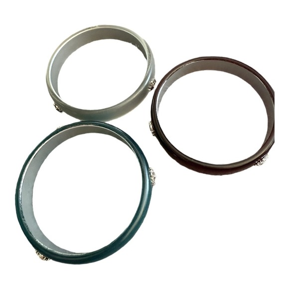 Set of 3 Frosted Bangle Bracelets Rhinestone Blue White Red Avon Acrylic - Picture 4 of 4